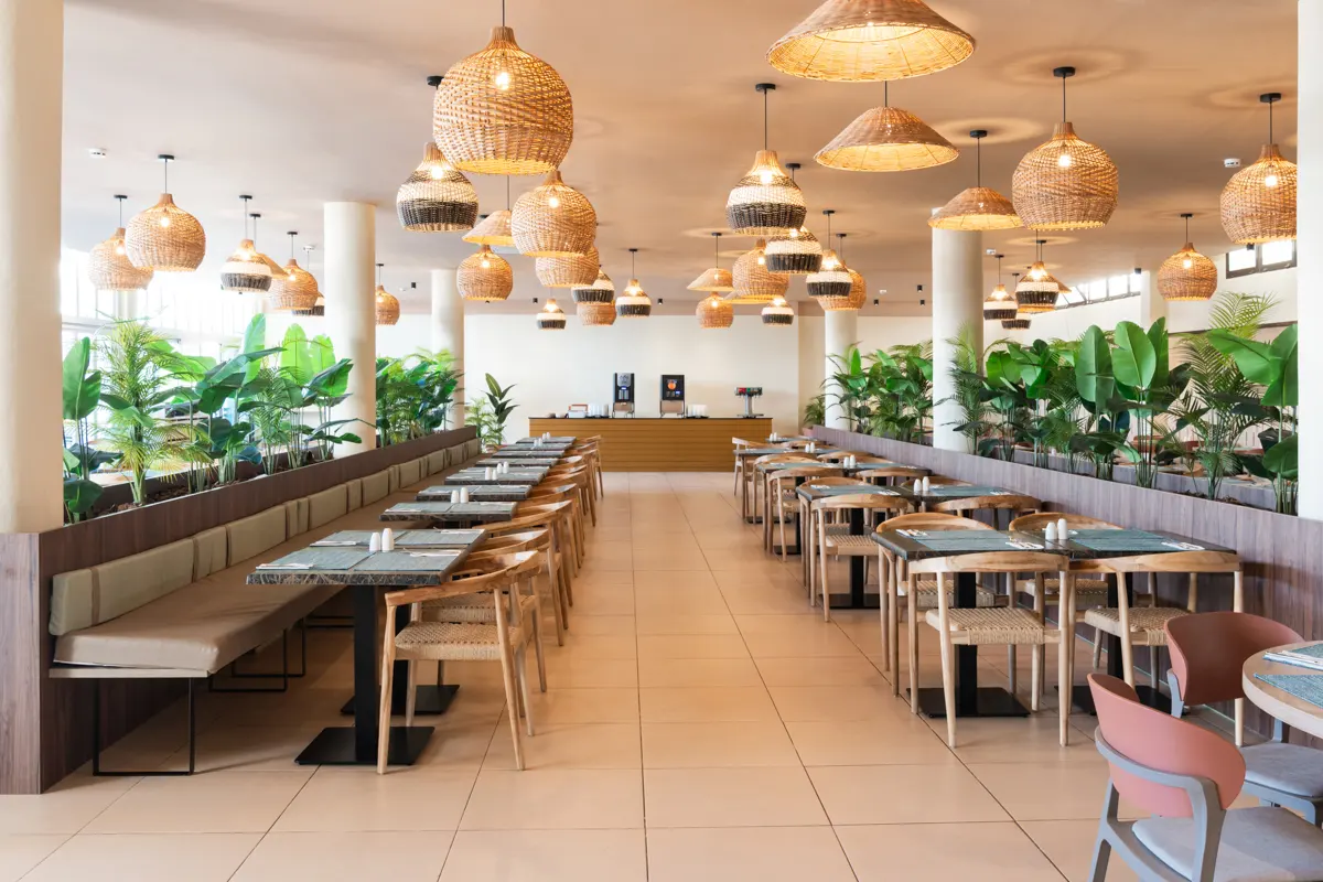 General view of the restaurant dining area Restaurant dining area with beautiful decoration Fergus Club Mallorca Waterpark by Fergus