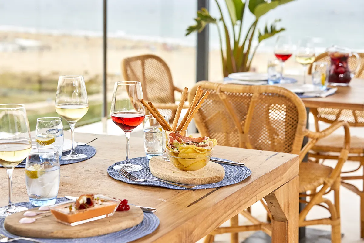 Outdoor Bar Outdoor bar terrace tables Fergus Conil Fergus Hotels