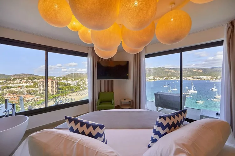 Exclusive rooms Room with sea view Fergus Hotels